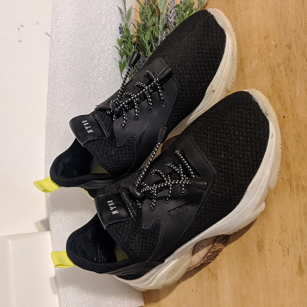 Steve Madden Myles NY 90 Black with Neon Yellow Size 10 M
